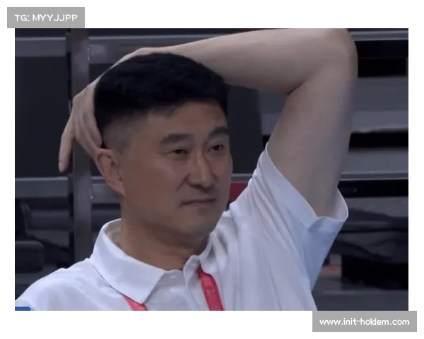 萨姆纳与萨林杰队内训练争球权，杜锋巧妙化解