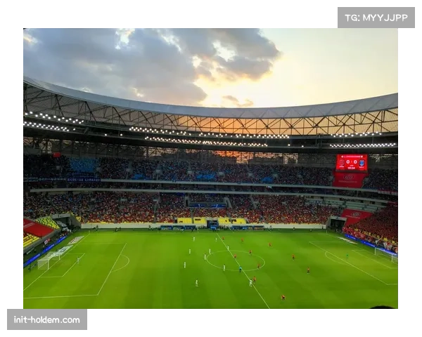 成都凤凰山体育中心专业足球场上座率再创新高，球迷文化氛围浓厚